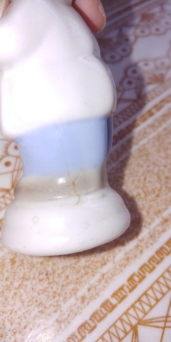 Фарфоровая статуэтка