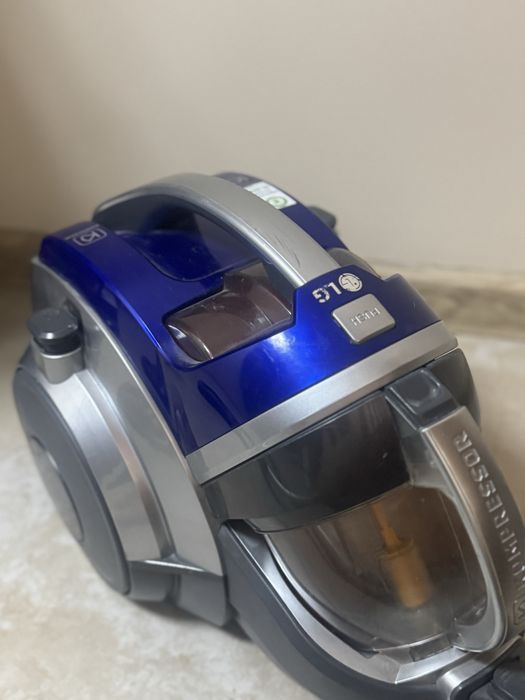 Продается пылесос LG