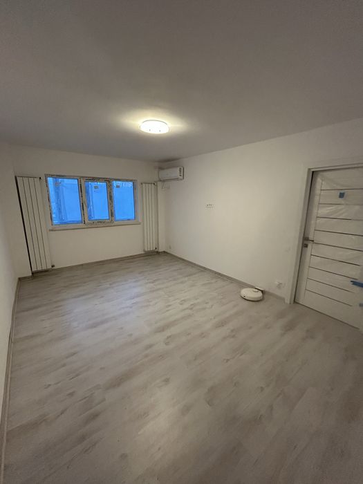 Vand apartament 3 camere