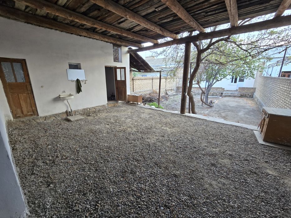 Когон шахар Жондор. 2 кучаси  ховле сотиладе