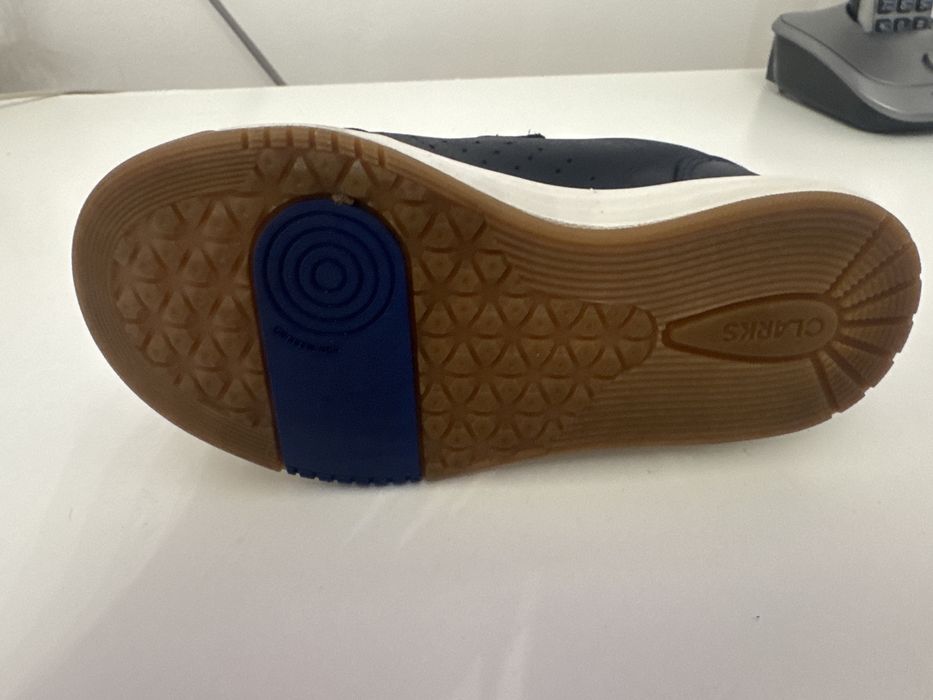 Продам детскую обувь Clarks