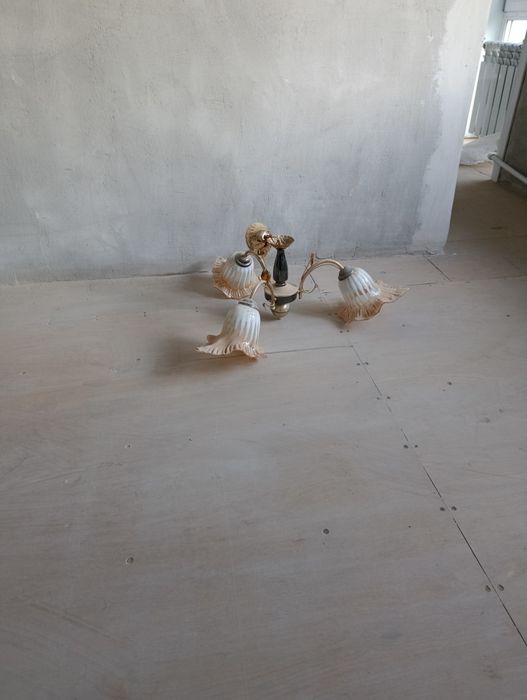 Продам люстру люстру