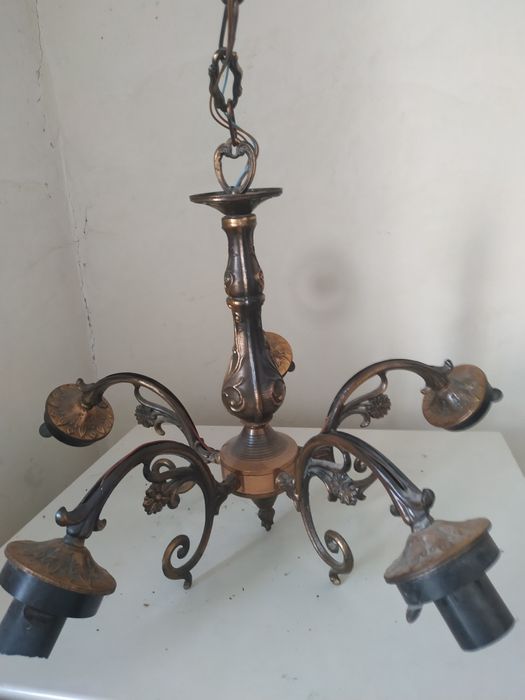 Продаю люстру бронза