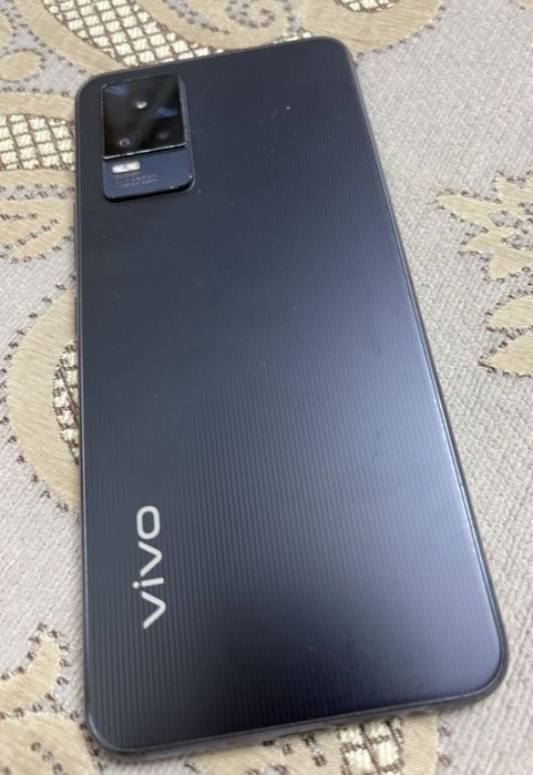 Продам смартфон vivo v21e