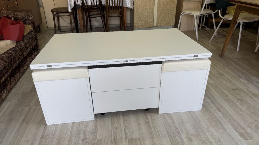 Новый журнальный стол трансформер с 4 пуфиками