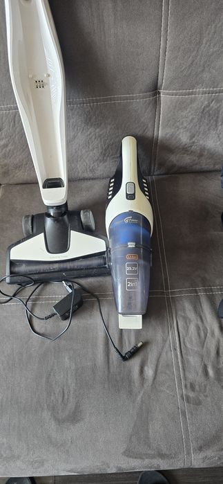Продавам акумулаторна прахосмукачка PHILIPS