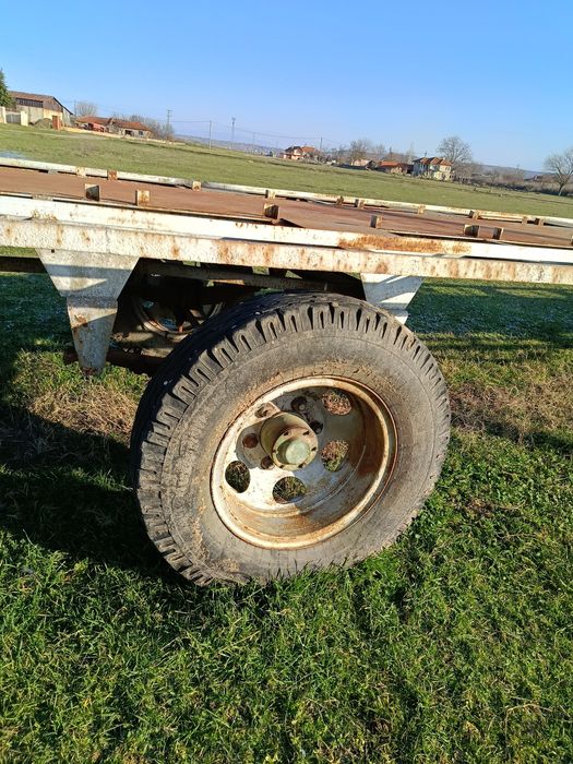 Продавам платформа