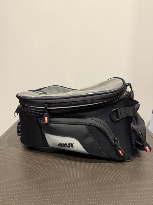 Geanta moto prindere rezervor GIVI ST605 de 5L si XS307Y de 15L
