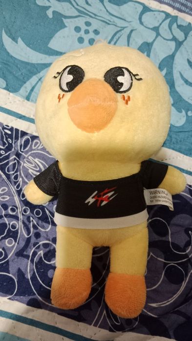 Продам,игрушки и книгу