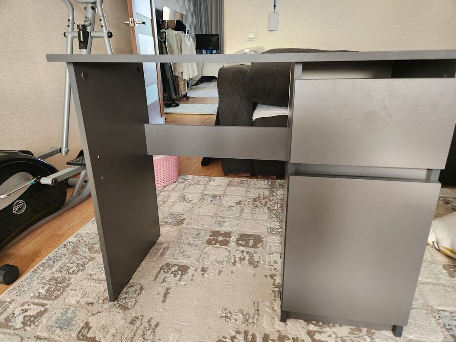 Продам стол письменный школьный