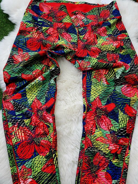 Adidas оригинален дамски клин Л размер нов