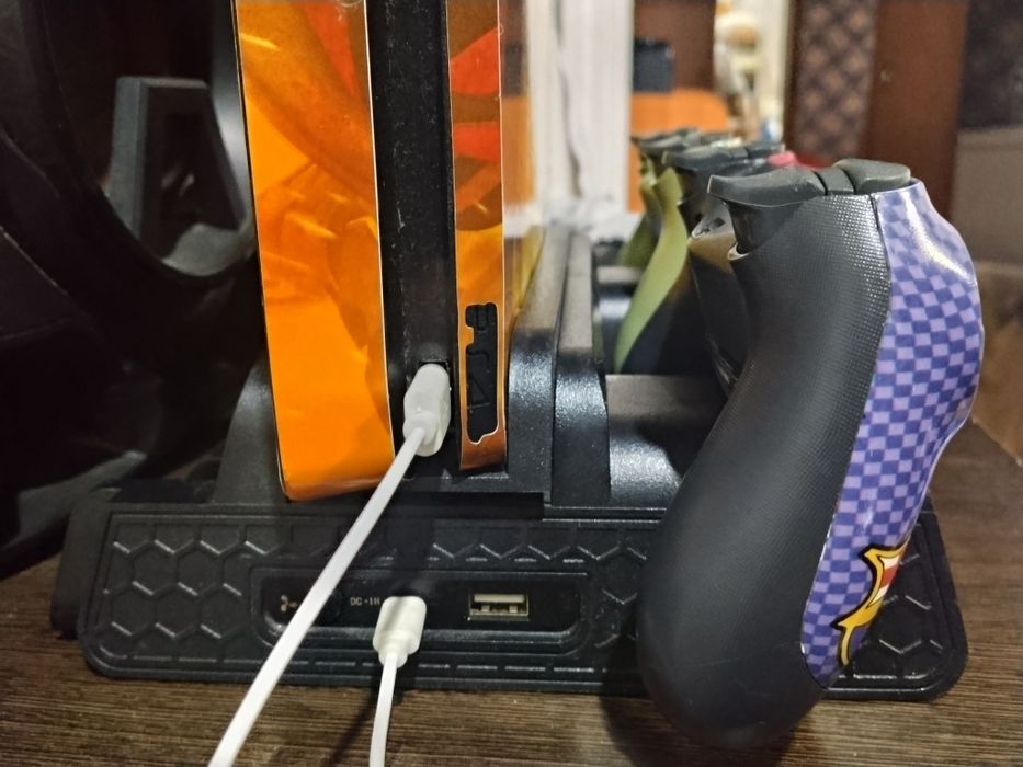 Продам пс4 в хорошем состоянии