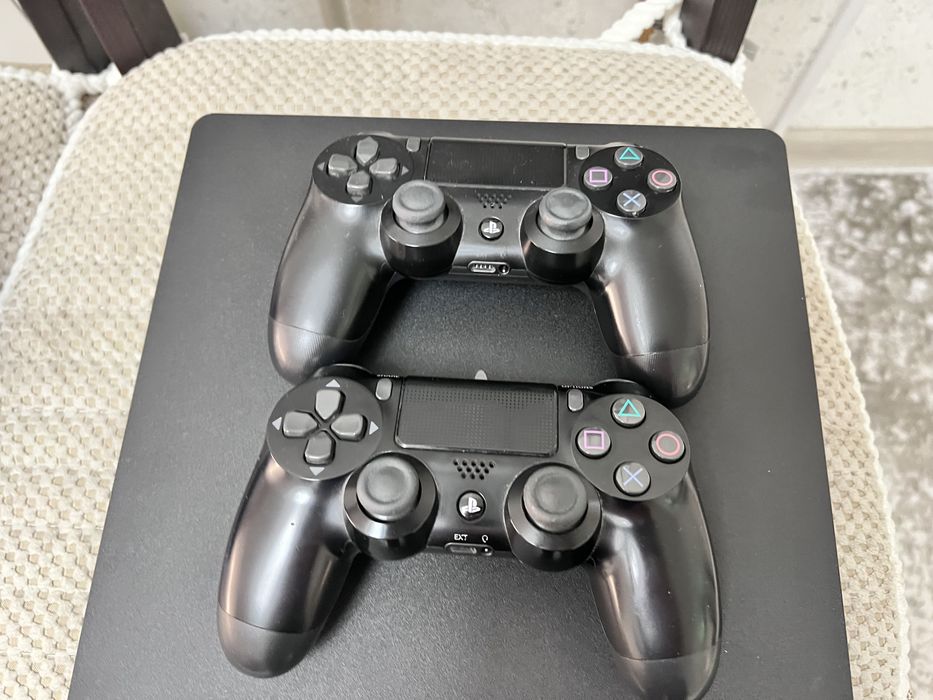 Sony PlayStation 4 продам с играми