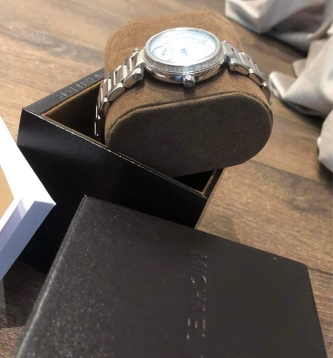 Часовник Michael Kors MK 5988 Mini Skylar Blue Dial Watch.