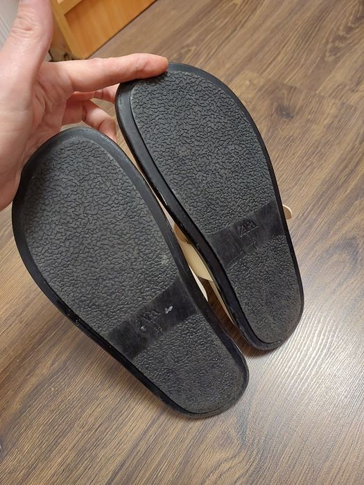 Женские сандалии Зара