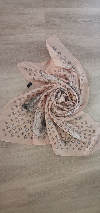 Louis vuitton дамски шал