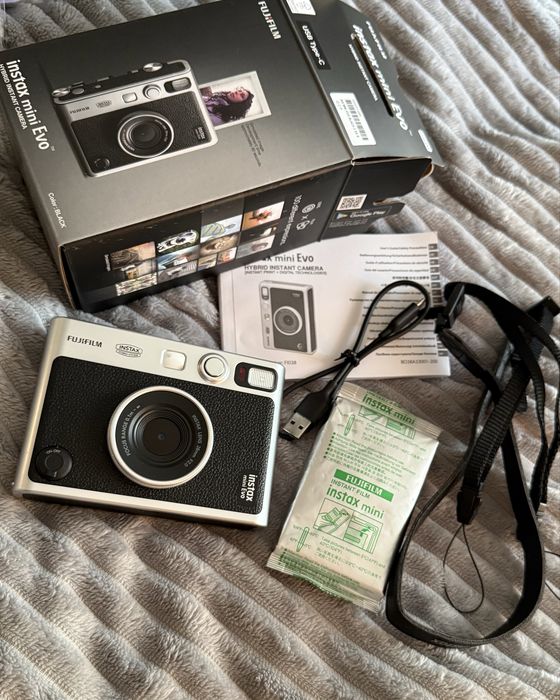 Fujifilm Instax Mini Evo продам как новый