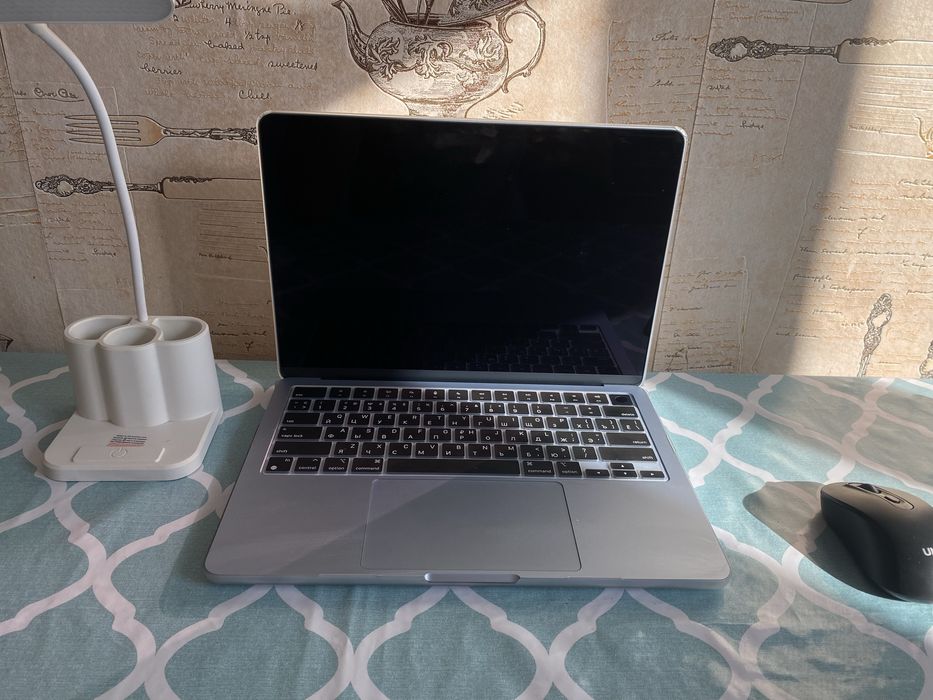 MacBook Air 13 , 2025