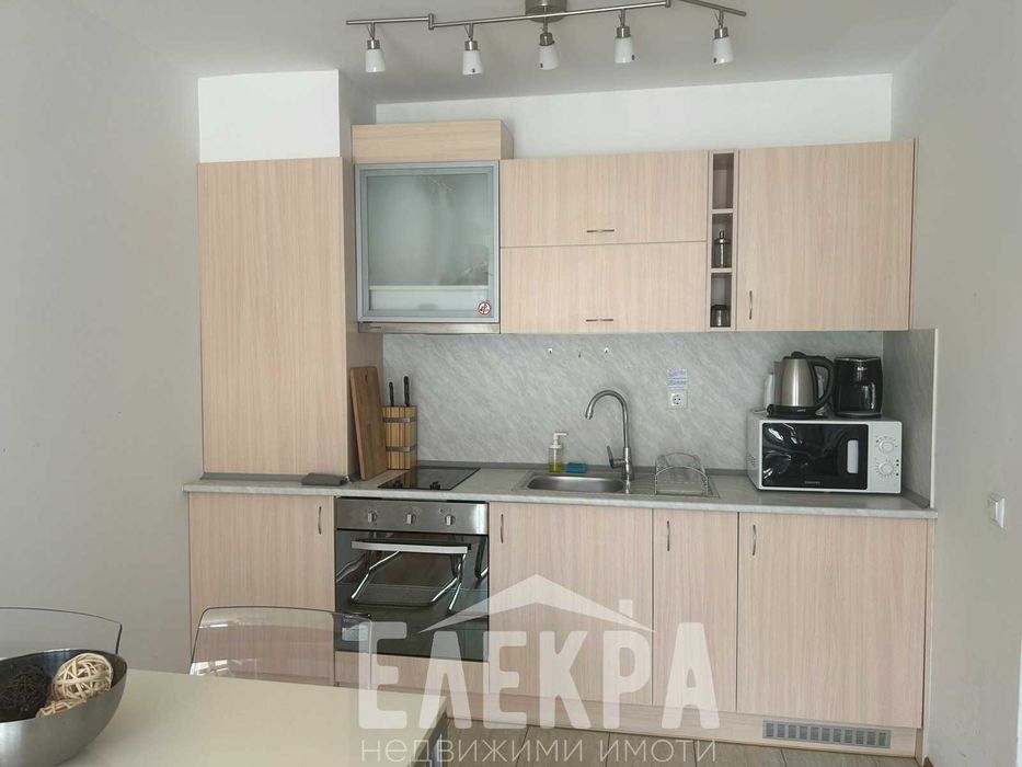 Продава се Двустаен апартамент в Варна, Център - 137 кв.м за 672 €/кв.м - Снимка #1