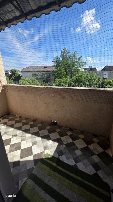 Apartament 3 camere, zona centrala, 2 balcoane, disponibil imediat