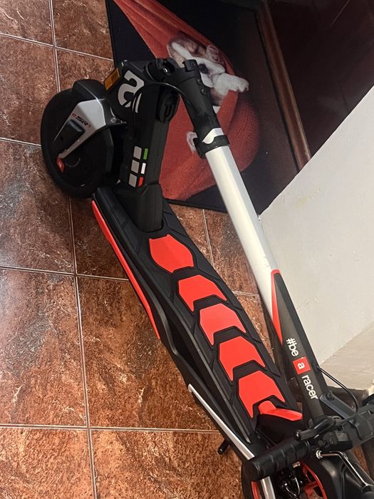 Vand trotineta electrica Aprilia sr1