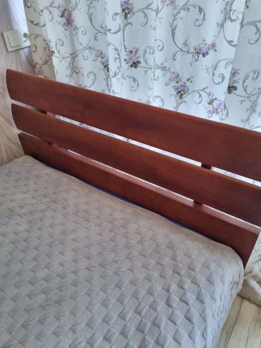 Продам деревянную кровать