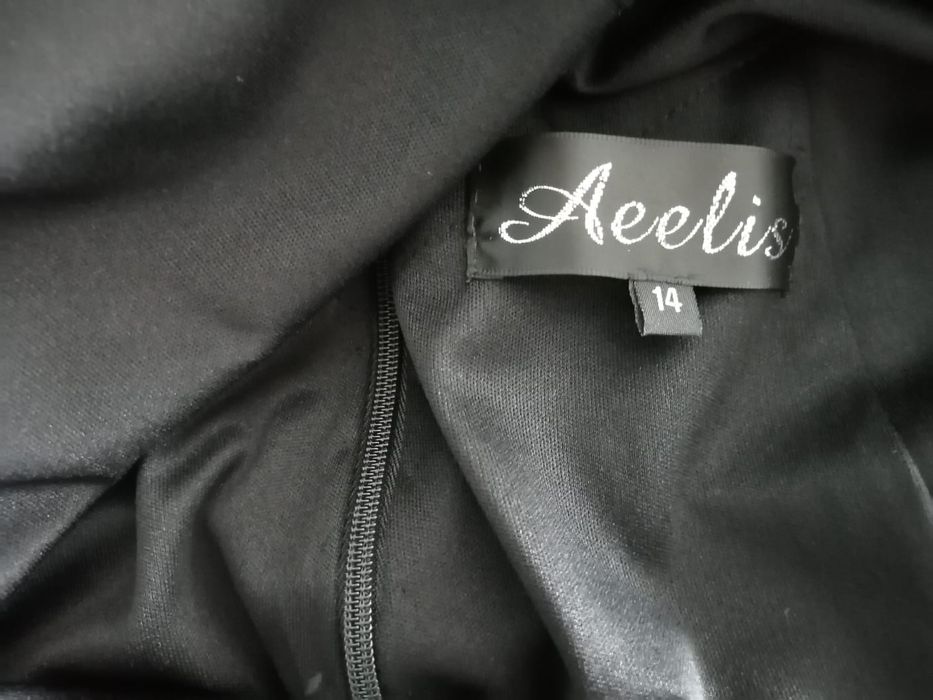 Платье вечернее с камнями черное