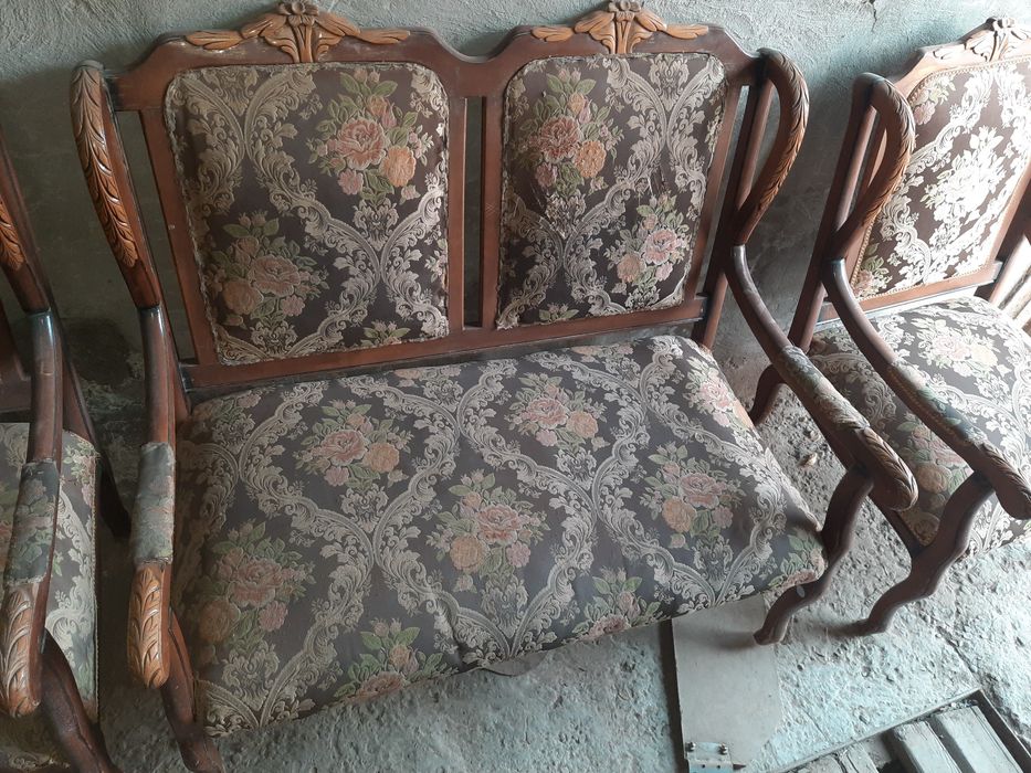 Продаётся диванчик и кресла в комплек.