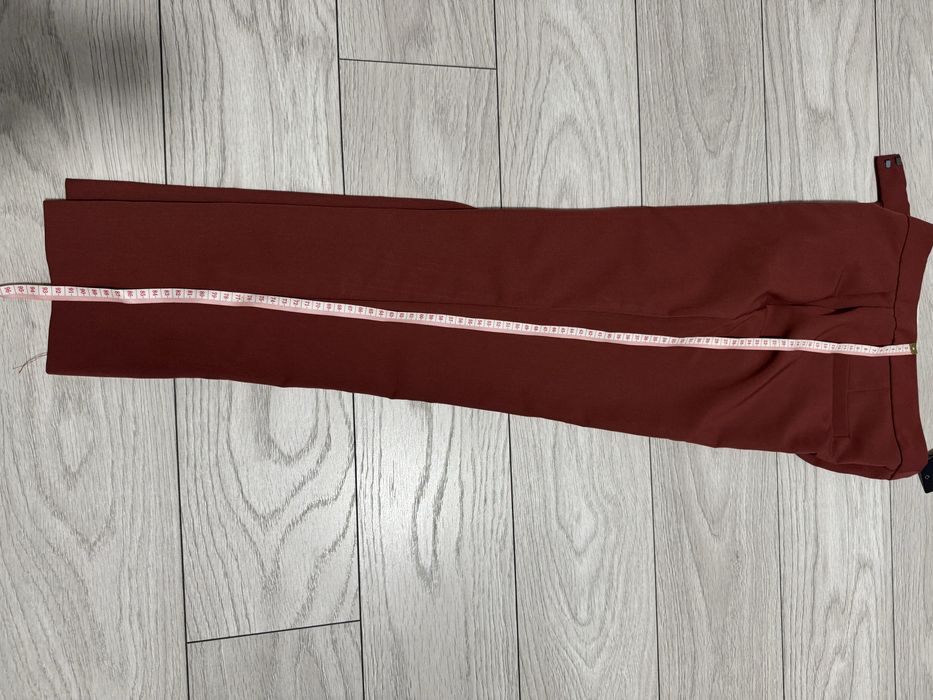 Pantaloni noi Mango