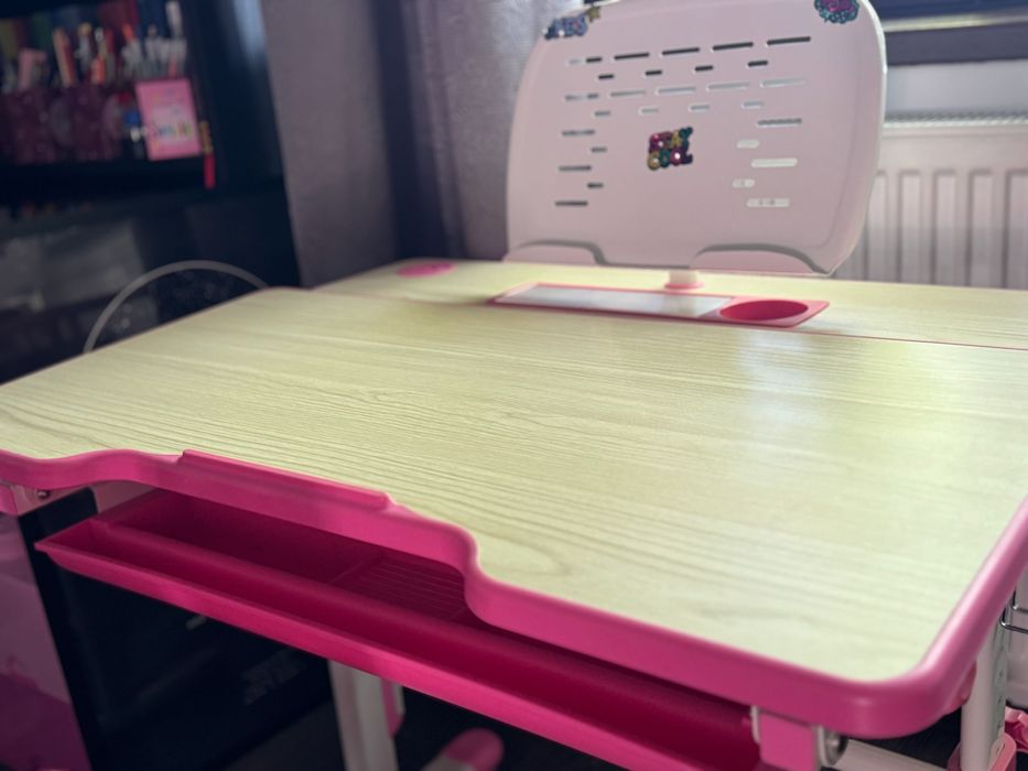Set birou si scaun copii ergonomic reglabil in înălțime ErgoK IVY roz