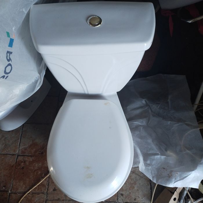 унитаз в хорошем состоянии