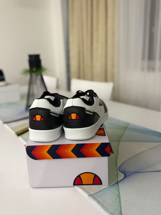 Нови сникърси ELLESSE