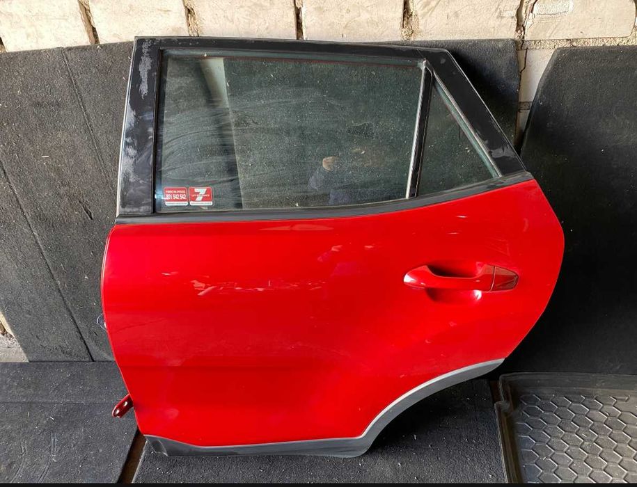 Врата задна лява дясна комплектна  KIA Stonic