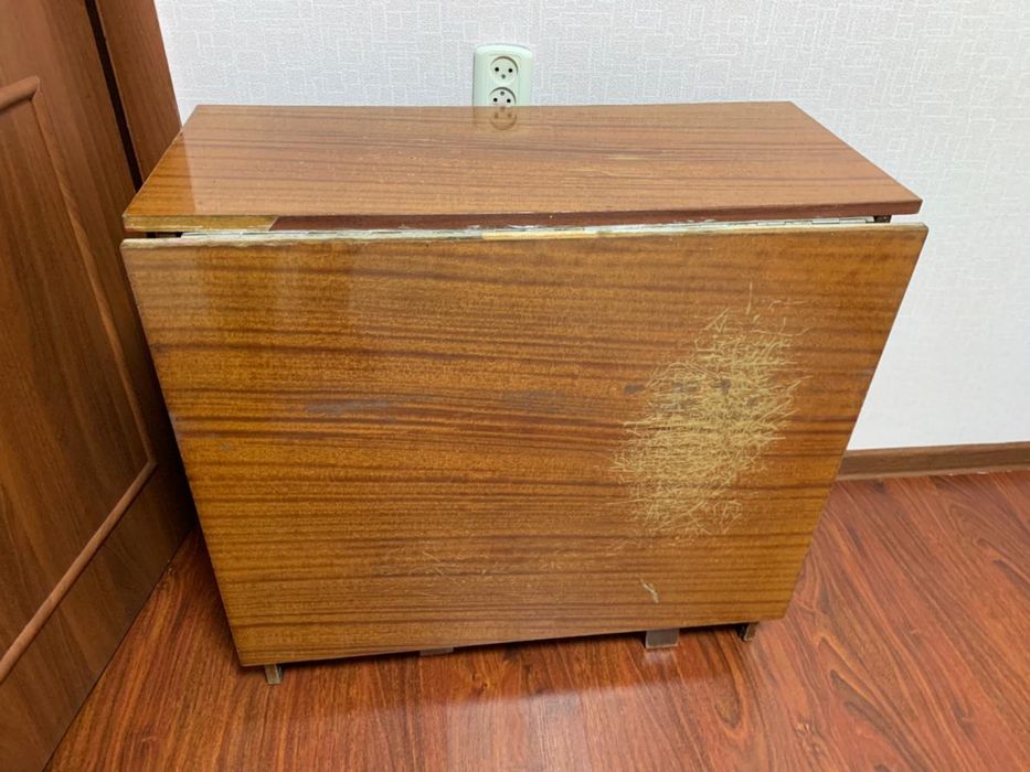 Продам стол книжку