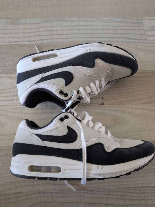 Vând adidași nike Air max