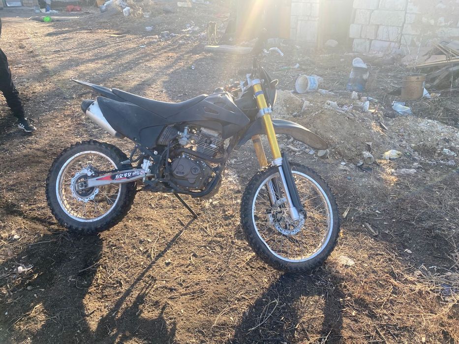 Мотоцикл эндуро 250кубов