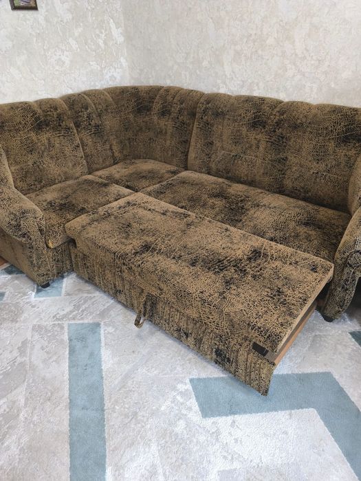 Продам диван угловой б/у