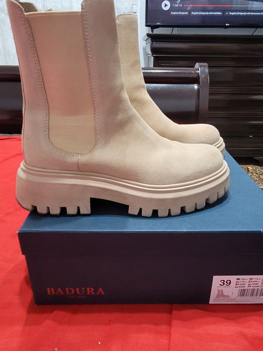 Ghete crem Badurra piele naturala marimea 39 ( gen Musette, Guess))