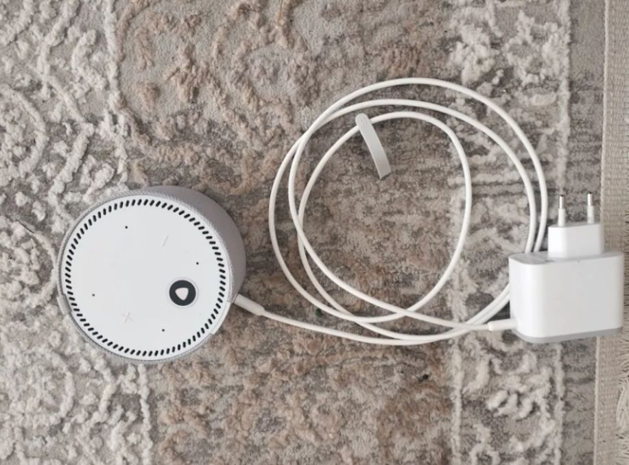 - Оригинал на Алису - блок питания Зарядка