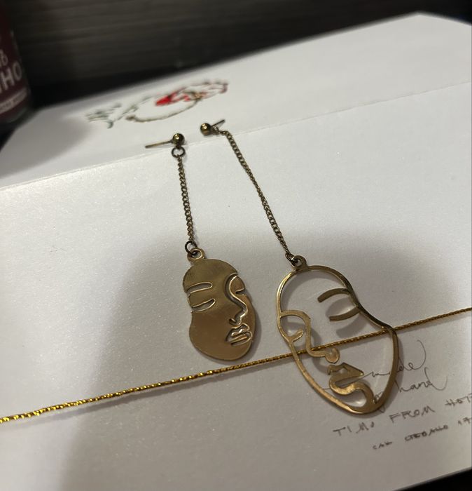 Висящи обици ( дълги асиметрични обеци )