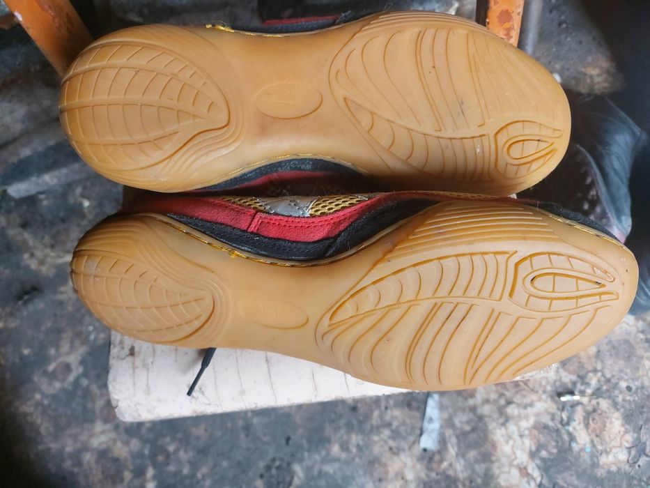 Продаются кроссовки борц.футб.