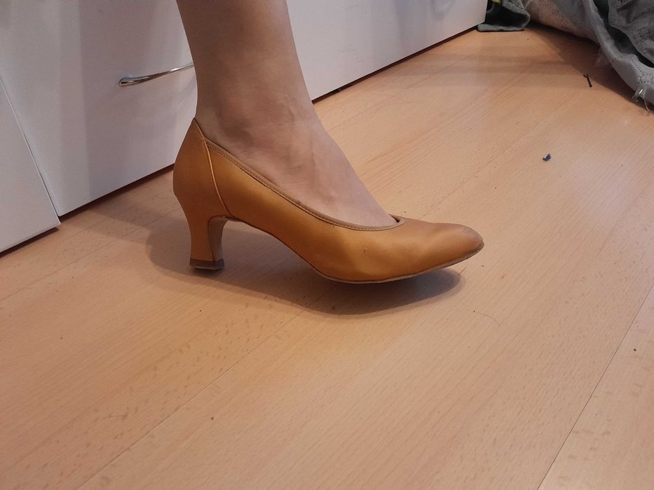 Обувки за спортни танци