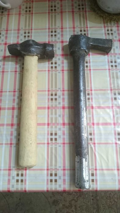 Молоток и кайло для строительных и бытовых работ