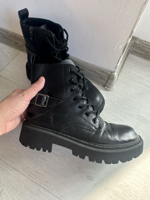 Продам ботинки женские