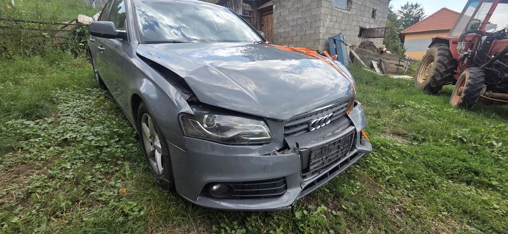 Vând Audi a4 b8  (fața lovită)
