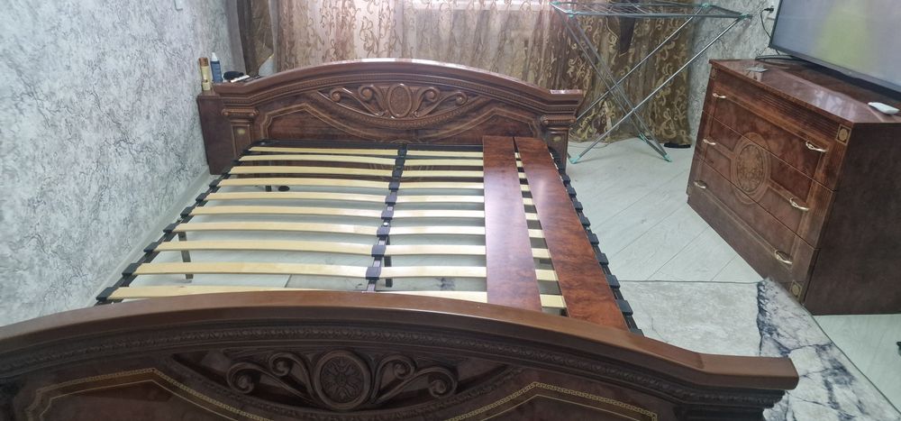 Продам спальный гарнитур