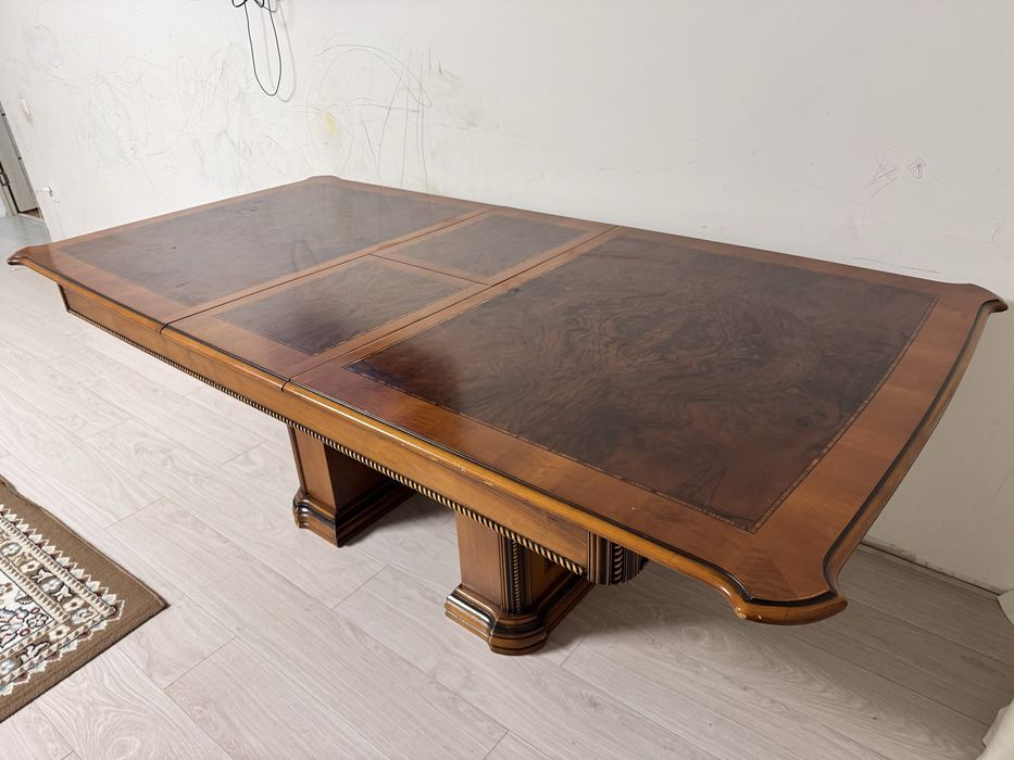 Продается стол б/у в хорошем состояний