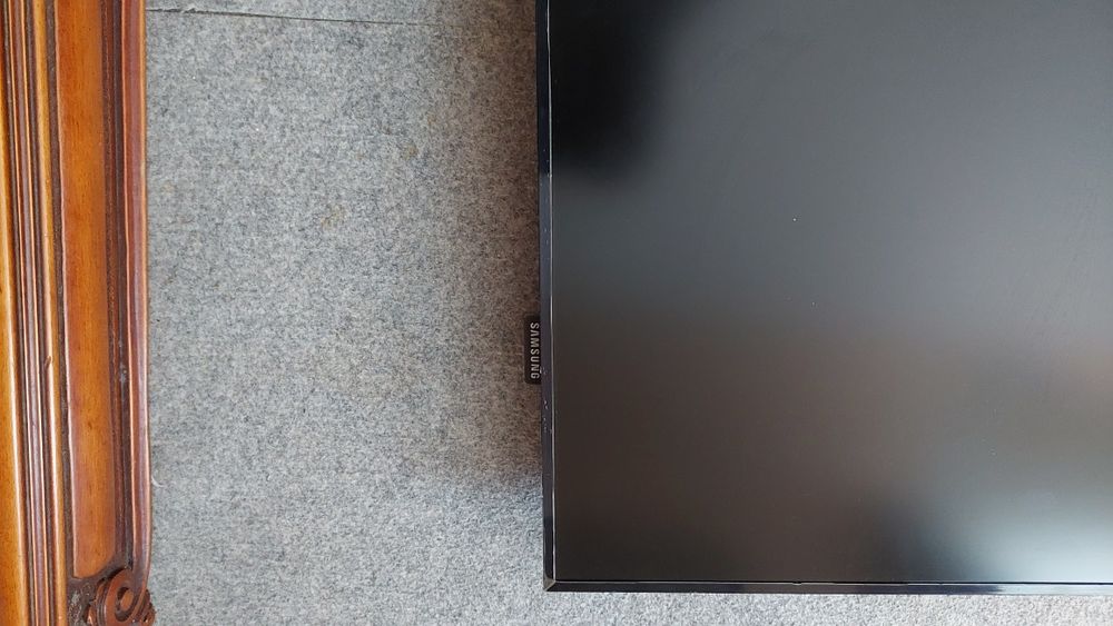 Panou TV publicitar Samsung