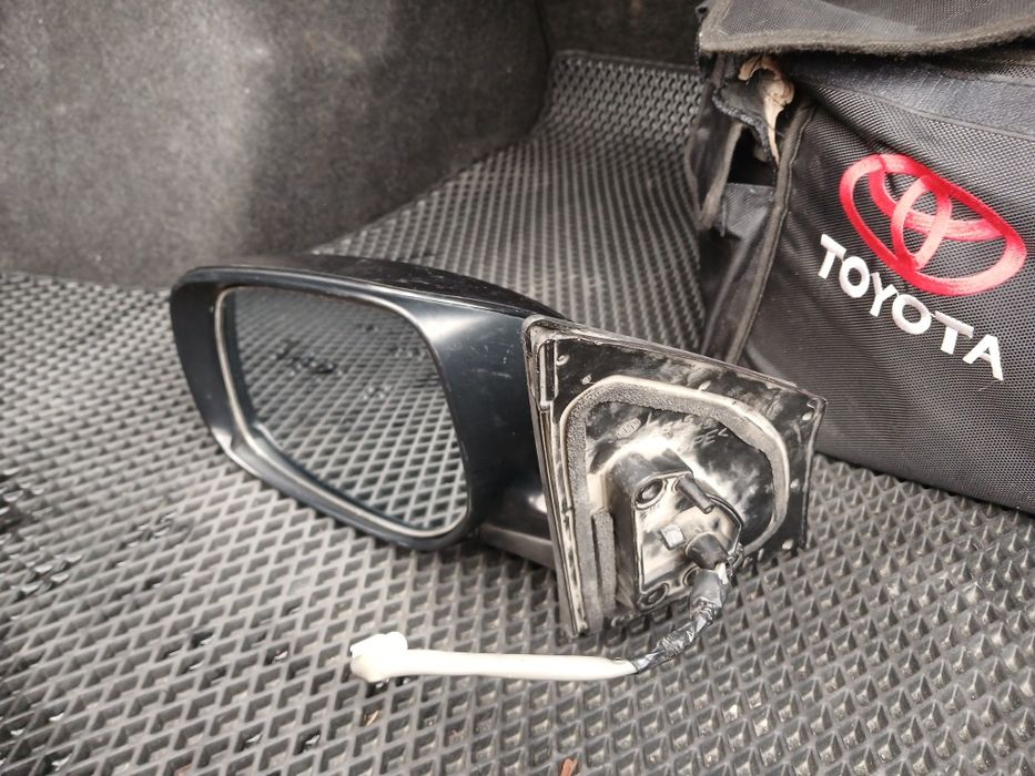 Боковое левое зеркало на короллу 150