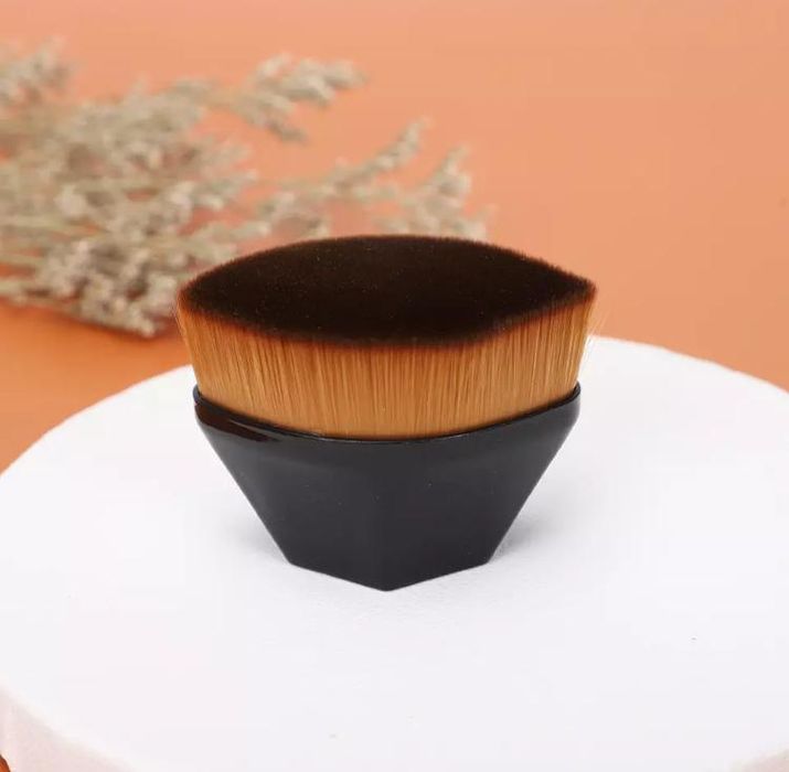 Кисть для макияжа (Кабуки)